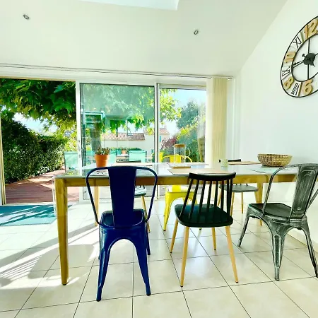 Maison-Proche Plage-Piscine Ferienhaus